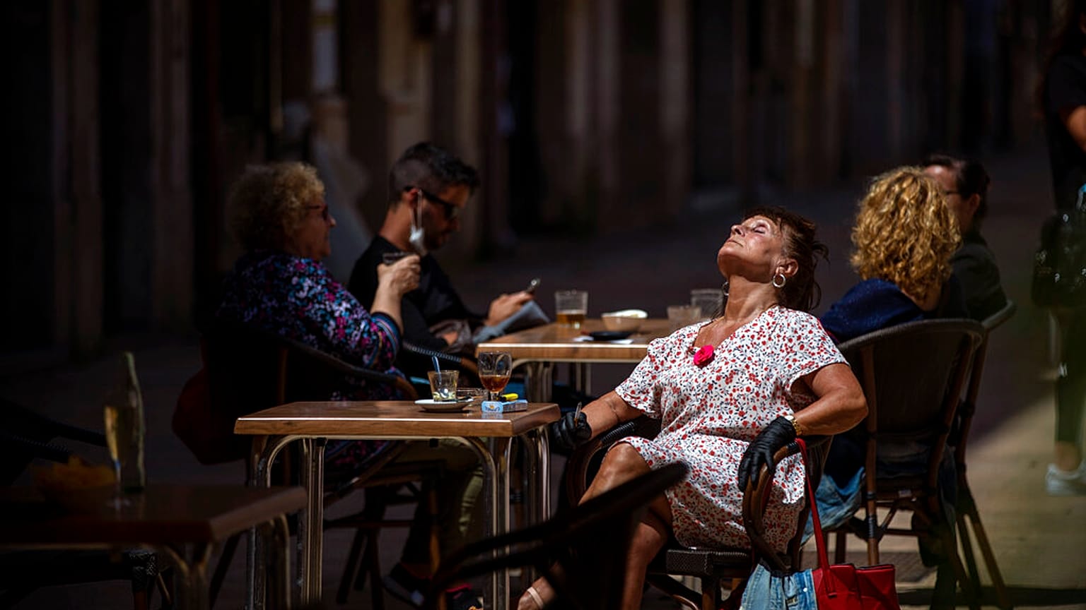 Los europeos vuelven a las calles tras el desconfinamiento