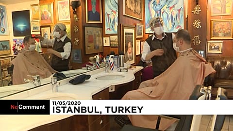 В Турции открылись парикмахерские и салоны красоты