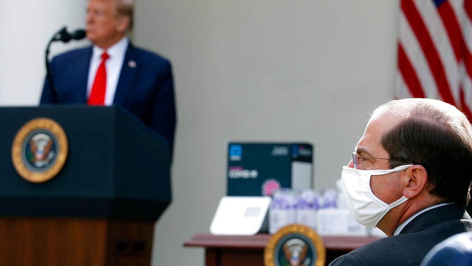 Mascarillas obligatorias en la Casa Blanca, salvo para Donald Trump