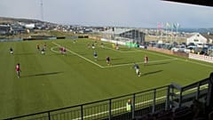 Rencontre opposant Argja Bóltfelag à Víkingur dans la banlieue de Tórshavn, la capitale des Iles Féroé, le 9 mai 