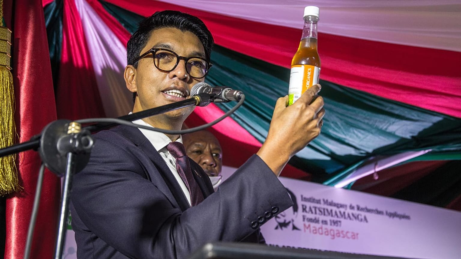 Madagaskar'dan yerli Covid-19 ilacını 'ciddiye almayanlara' yanıt: Avrupa'dan gelseydi şüphe olmazdı