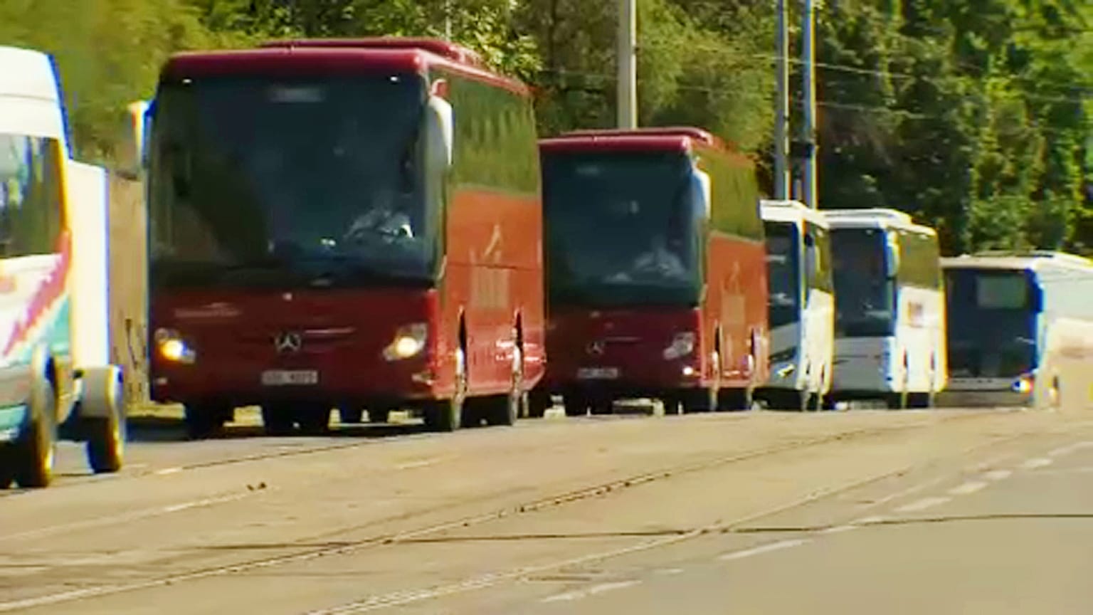 Munkájuk elvesztése miatt tüntettek a buszsofőrök