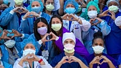 Enfermeiros de Queens, em Nova Iorque, assinalam Dia Internacional do Enfermeiro