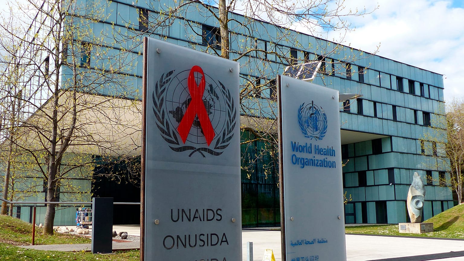 DSÖ: Koronavirüsler çok aldatıcı, onlara karşı aşı üretmek zor