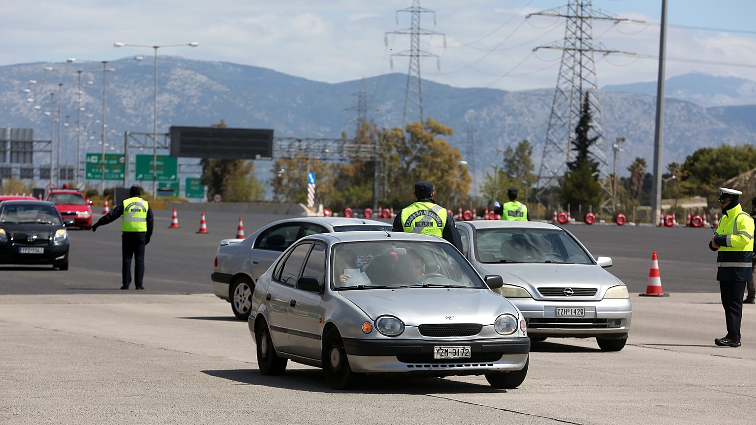 ΔΙΟΔΙΑ ΕΛΕΥΣΙΝΑ ΚΟΡΟΝΟΪΟΣ ΑΠΑΓΟΡΕΥΣΗ ΚΥΚΛΟΦΟΡΙΑΣ ΕΛΕΓΧΟΙ
