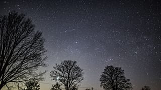 سوان به نزدیک زمین رسید؛ آغاز نمایش شبانه دنبالهدار سبززنگ