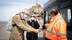 Mont Saint-Michel: Vorsichtige Öffnung