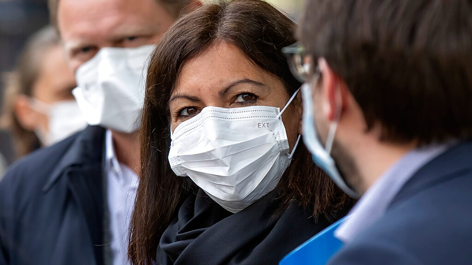 Coronavirus: Paris’ mayor clashes with government over reopening of parks and gardens