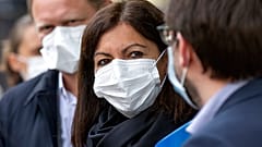 Coronavirus: Paris’ mayor clashes with government over reopening of parks and gardens