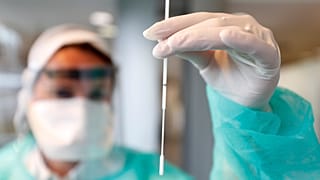 Coronavirus : avec le déconfinement et le relâchement, les préparatifs pour une seconde vague