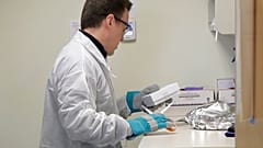 Indignación en Francia ante el oportunismo de Sanofi