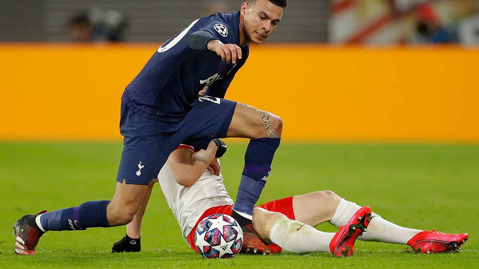 Dele Alli assaltado e agredido