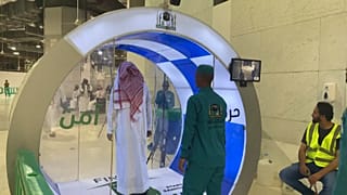 Video | Kabe'de teravih namazı için Covid-19'a karşı dezenfeksiyon kabini