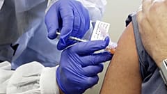 Covid-19, Sanofi non darà il vaccino prima agli Usa: "Ma l'Ue deve muoversi"
