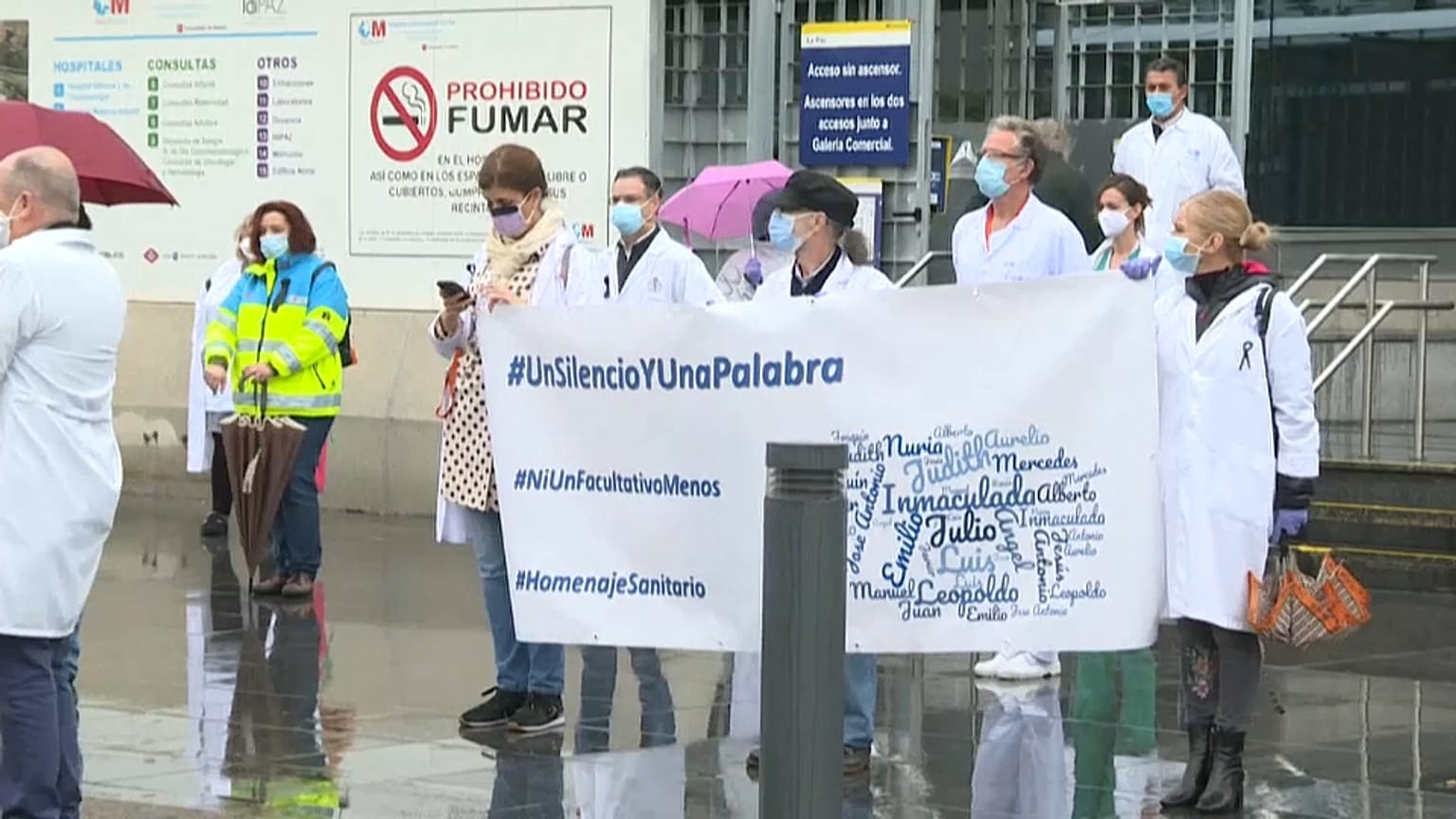 En Espagne, l'hommage ému aux 55 soignants morts du coronavirus