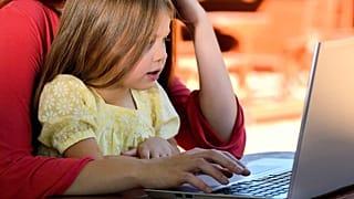 Немецкие матери выставляют счет государству за уход за детьми