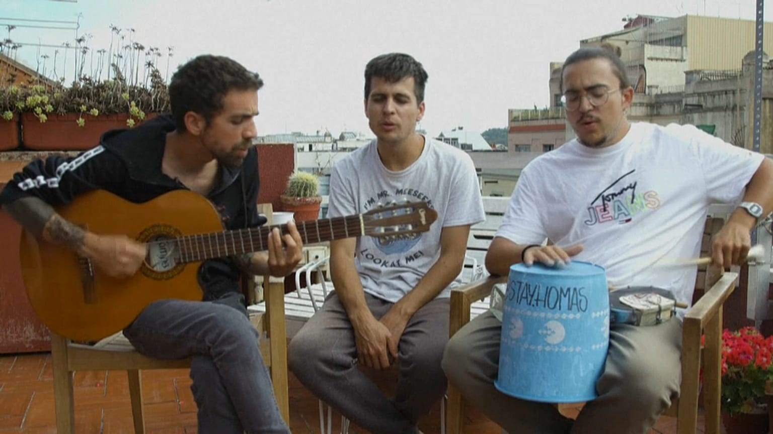 'Stay Homas', de tocar en la terraza a grabar con Sony