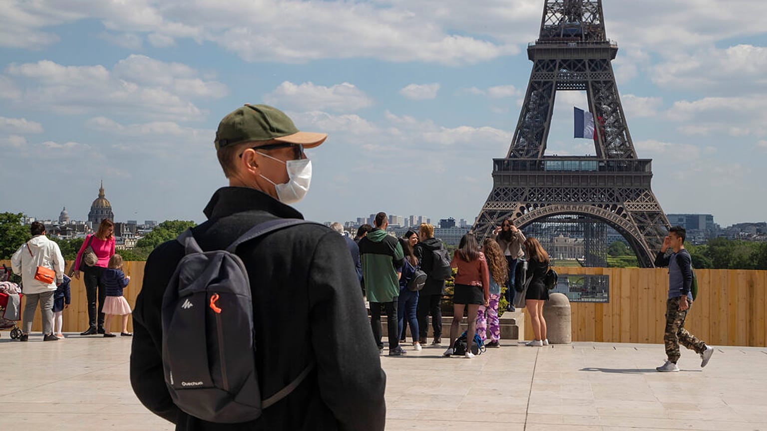 As margens do Sena e dos canais parisienses são os novos pontos de encontro
