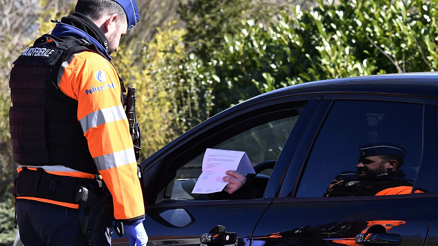 Polizeikontrolle an deutsch-belgischer Grenze in Kelmis. (Photo by ERIC LALMAND / various sources / AFP) / Belgium OUT