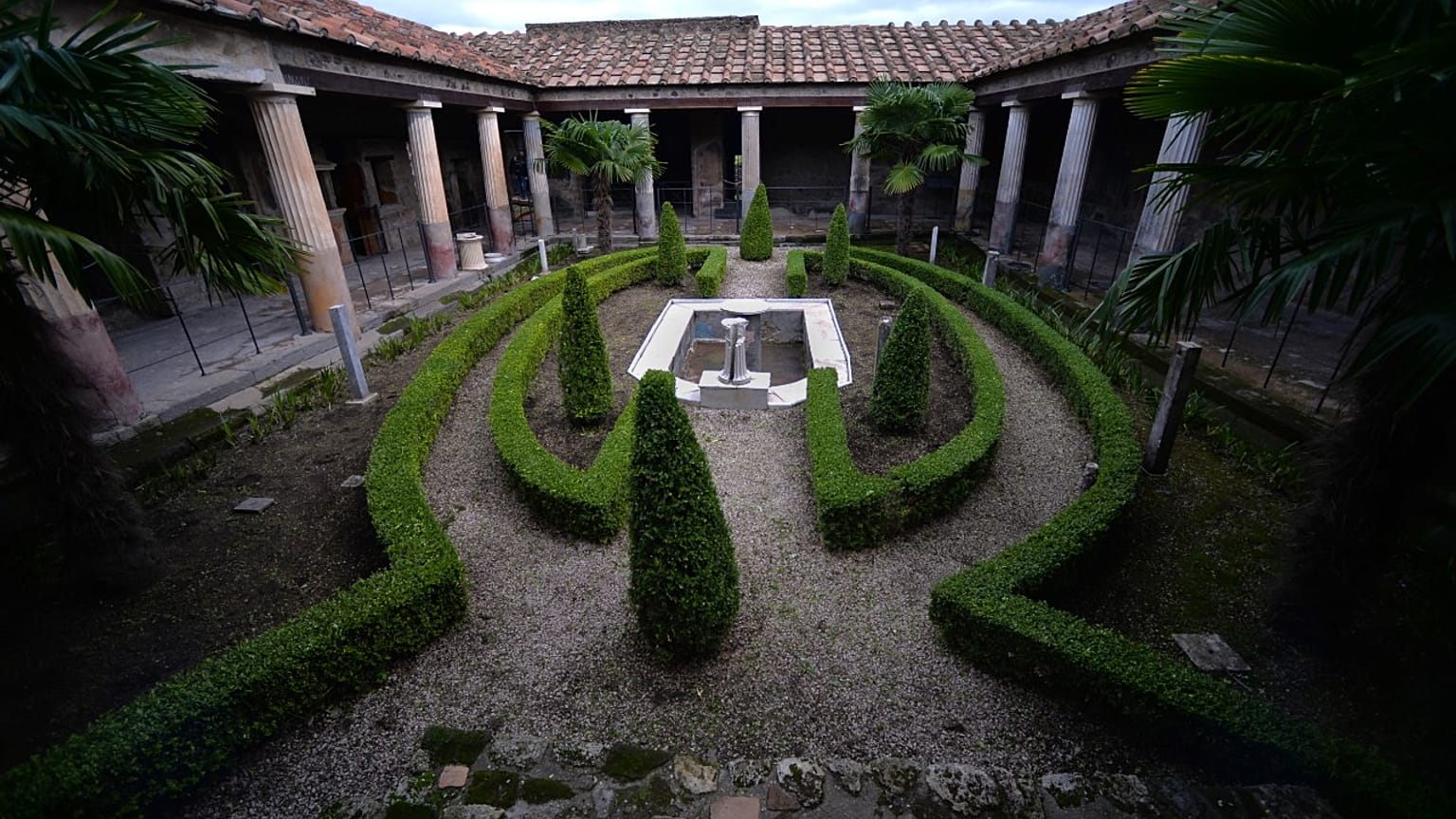 Pompeii antik şehri yeni bölgeleri ile ziyarete yeniden açılıyor