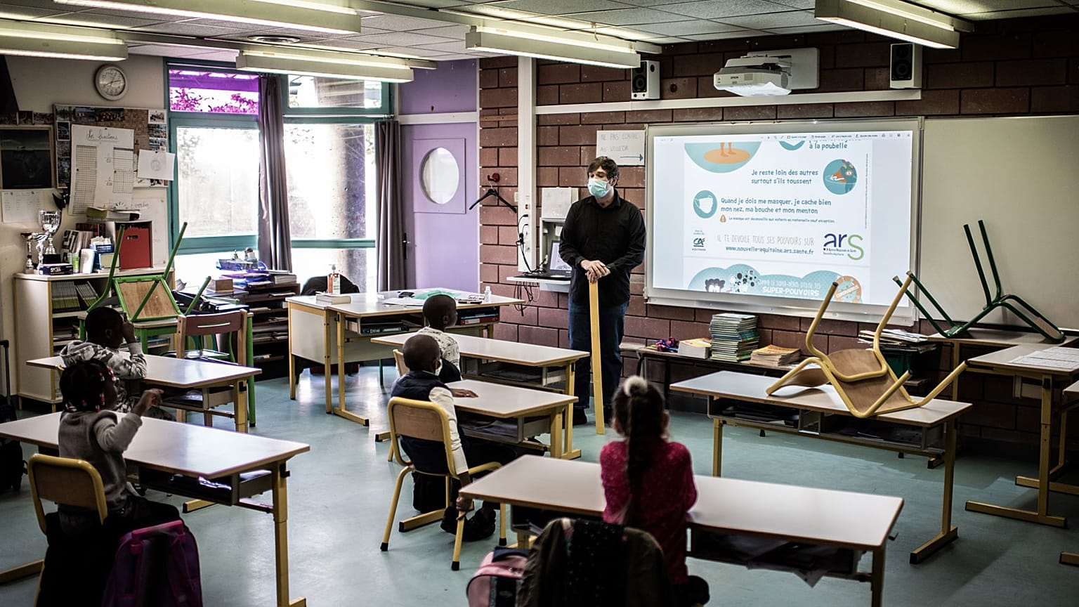 Une salle de classe de l'école Saint-Exupery à la Courneuve, à l'est de Paris, le 14 mai 2020.