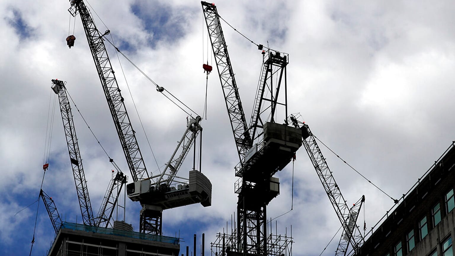 November crane: When will UK construction get back to normal? 