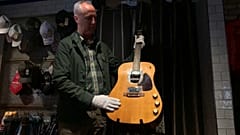 Guitarra de Kurt Cobain vai a leilão