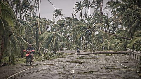 [NO COMMENT] Áradások és áramszünet a Vongfong tájfun nyomában