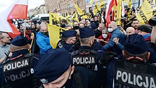 Violenta represión policial en Varsovia