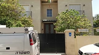 مقر إقامة السفير الصيني لدى تل أبيب غداة العثور عليه ميتا في سريره. التاريخ: 17-05-20
