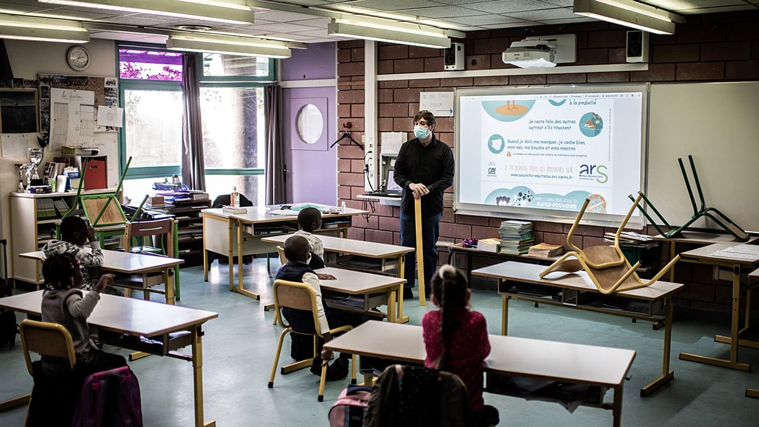French schools return amid apprehension over coronavirus pandemic