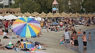 ΔΗΜΟΤΙΚΗ ΠΛΑΖ ΑΛΙΜΟΥ ΛΟΥΟΜΕΝΟΙ