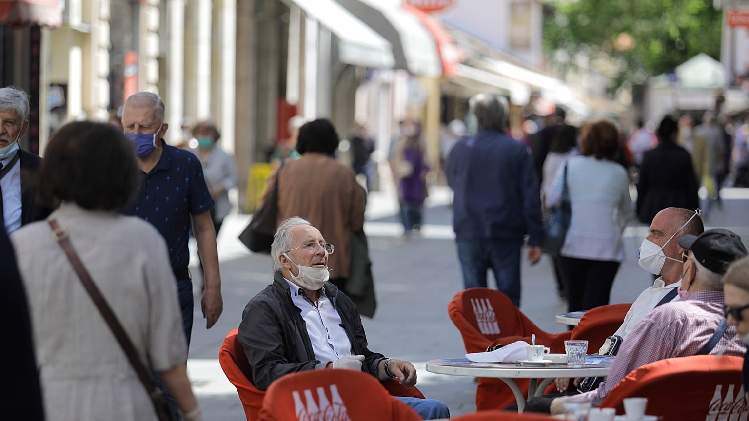 Avrupa ülkeleri salgınla mücadelede alınan önlemleri gevşetiyor