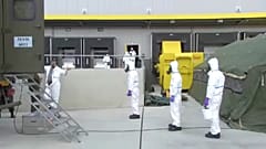 Soldaten gegen Coronavirus bei Paket-Verteiler