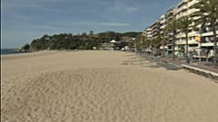 Открываются европейские пляжи, кроме нудистского 