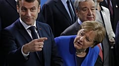 (L-R) French President Emmanuel Macron, German Chancellor Angela Merkel (Photo by Odd ANDERSEN / AFP)