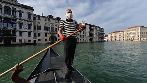 Venedig: Erste Gondoliere wagen sich auch ohne Touristen wieder aufs Wasser