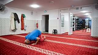 Fransa'da ibadethanelerde toplanma yasağına yargı son verdi: Yasa dışı ihlal 