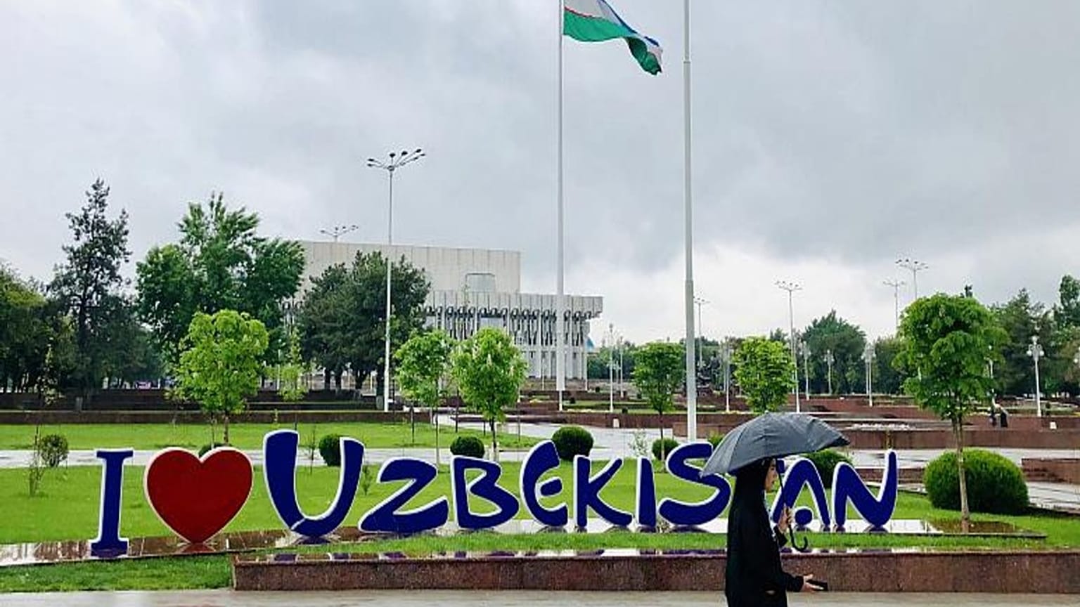 Özbekçe'nin kamu hizmetlerinde zorunlu hale getirilmesini eleştiren Rusya'ya tepki