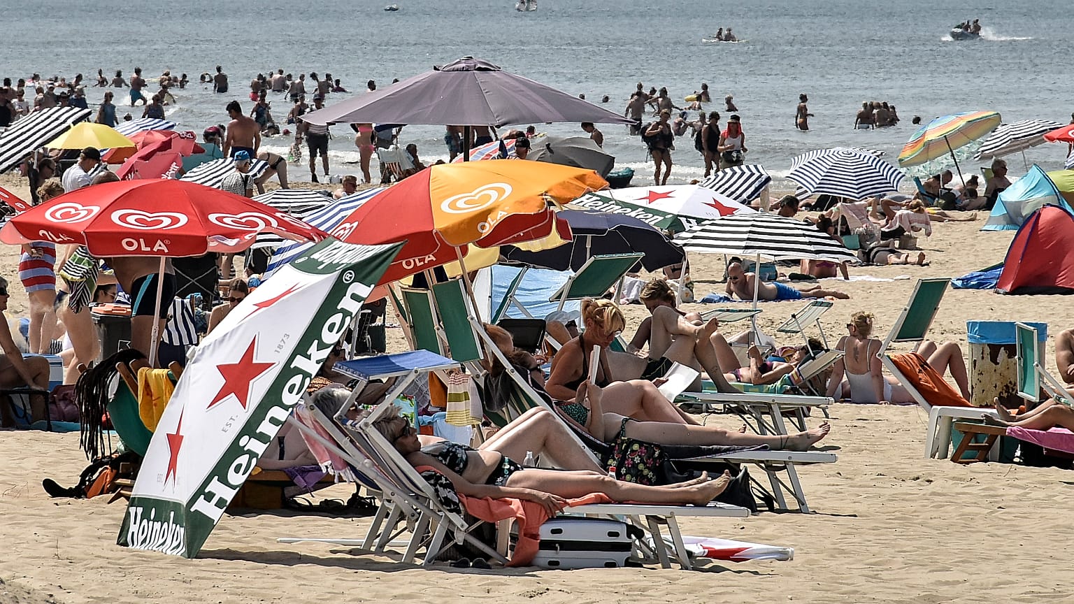 Países de la UE adelantan conversaciones sobre un "protocolo sanitario" para el verano 