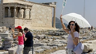 ΖΕΣΤΗ ΑΚΡΟΠΟΛΗ ΤΟΥΡΙΣΤΕΣ