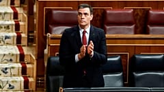 Spain's Prime Minister Pedro Sanchez applauds in parliament before a vote to approve the extension of the national lockdown in Madrid, Spain, Wednesday, March 25, 2020
