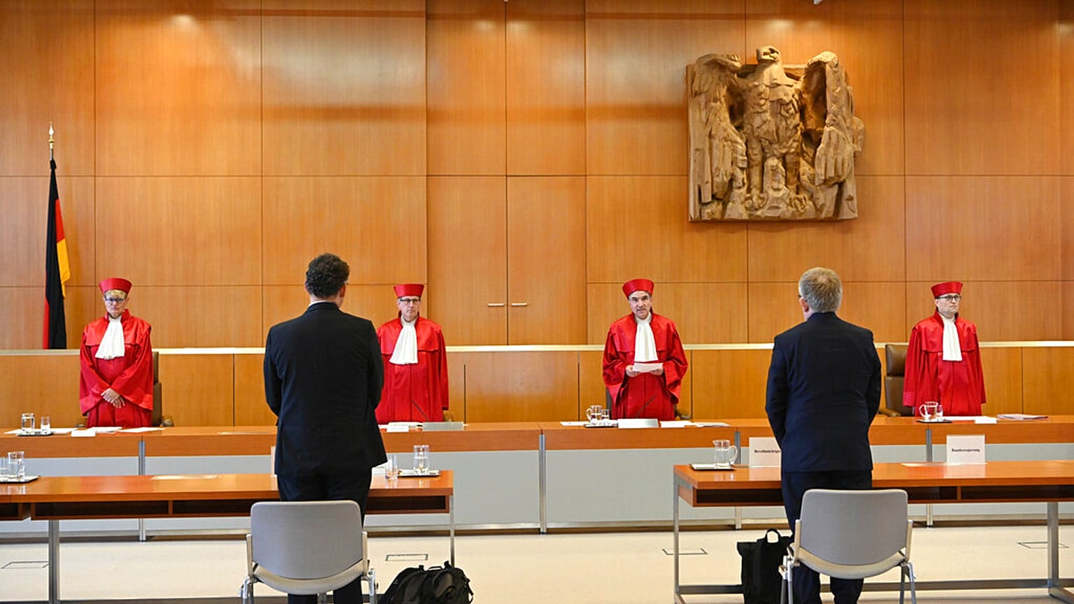 Justiça alemã condena espionagem a jornalistas