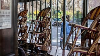 1000 пустых стульев на канале Урк