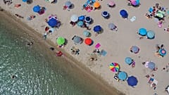 ΛΟΥΟΜΕΝΟΙ ΣΤΗΝ ΠΑΡΑΛΙΑ ΠΟΤΑΜΟΣ ΤΗΣ ΕΠΑΝΩΜΗΣ