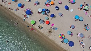 ΛΟΥΟΜΕΝΟΙ ΣΤΗΝ ΠΑΡΑΛΙΑ ΠΟΤΑΜΟΣ ΤΗΣ ΕΠΑΝΩΜΗΣ
