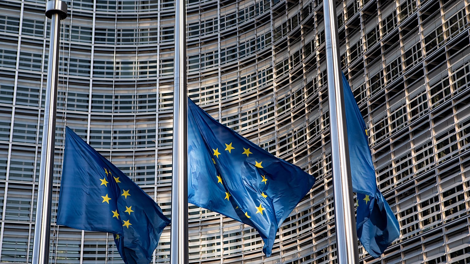 “Πράσινο φως” από την Κομισιόν για την εκταμίευση κερδών από τα ελληνικά ομόλογα