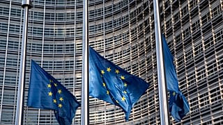 “Πράσινο φως” από την Κομισιόν για την εκταμίευση κερδών από τα ελληνικά ομόλογα