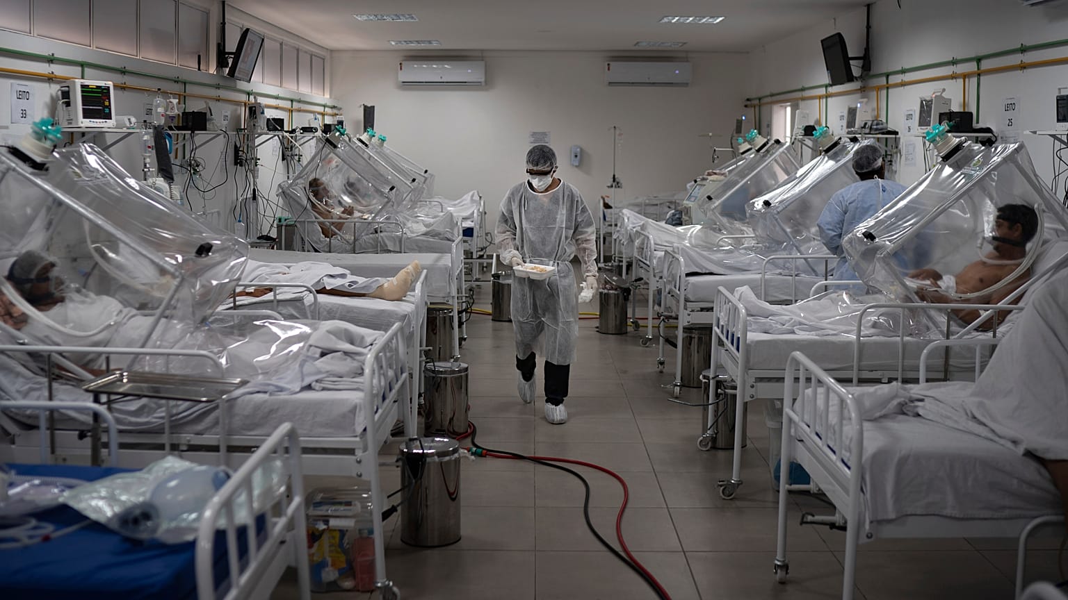COVID-19 patients are treated in Manaus