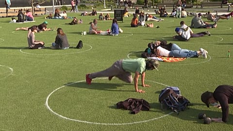 Einfach und effektiv: Kreise fürs Social Distancing im Park